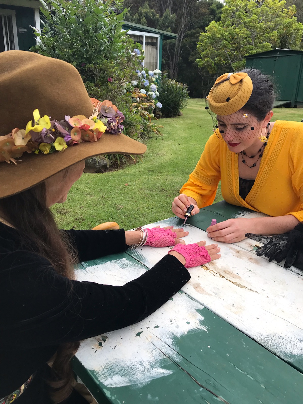 This enby babe can't bee beet 🐝🧑🏻‍🌾