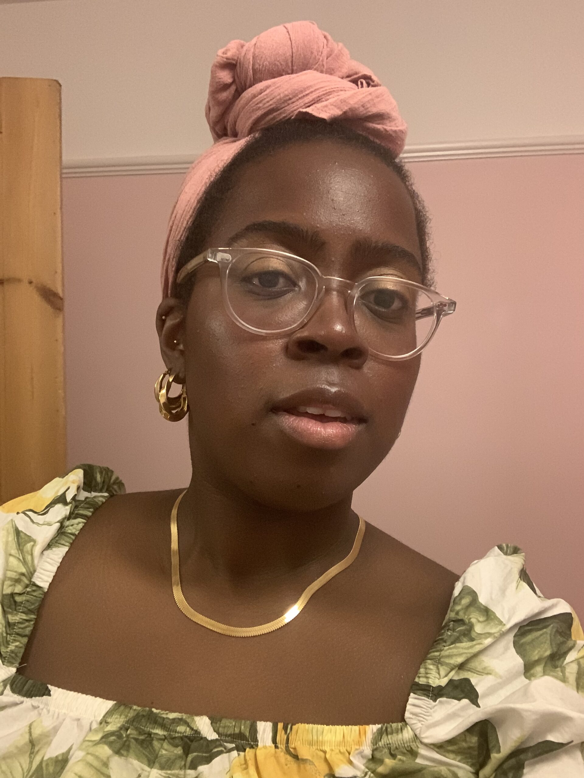 Bespectacled blerd babe seeks fellow supervillain