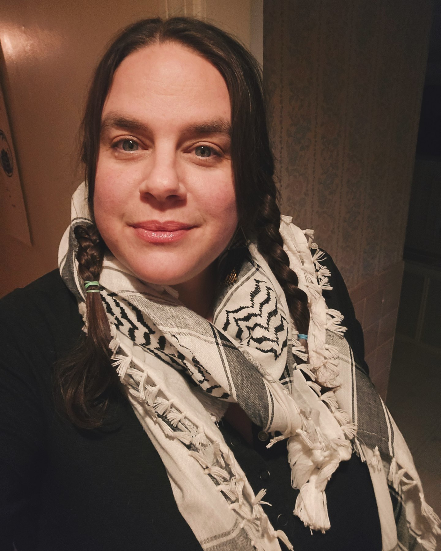 Queer creative cutie looking for love and connection 💕